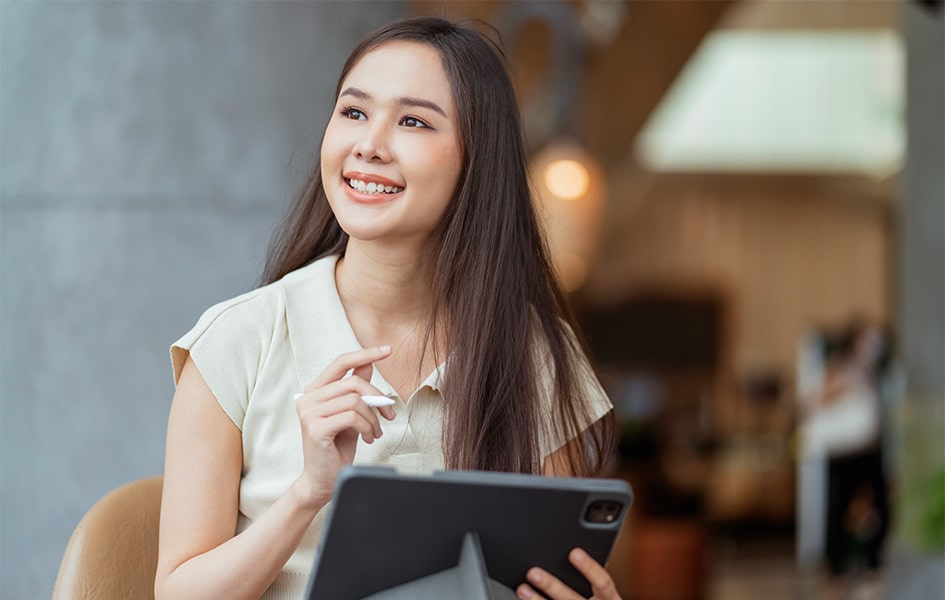 Young Asian Business Woman Entrepreneur