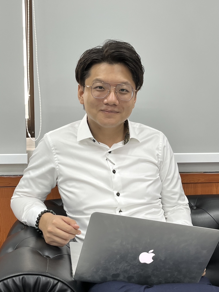 Sebastian Tan OOm Senior Business Manager