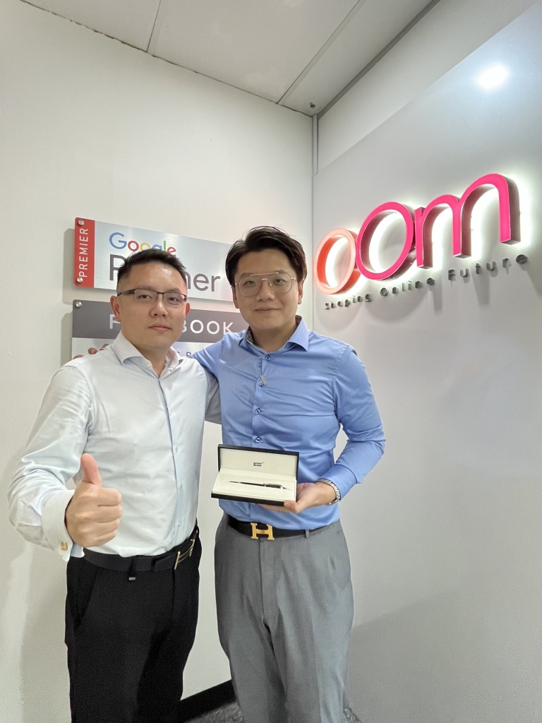 Sebastian Tan Senior Business Manager and Ian Cheow CEO of OOm